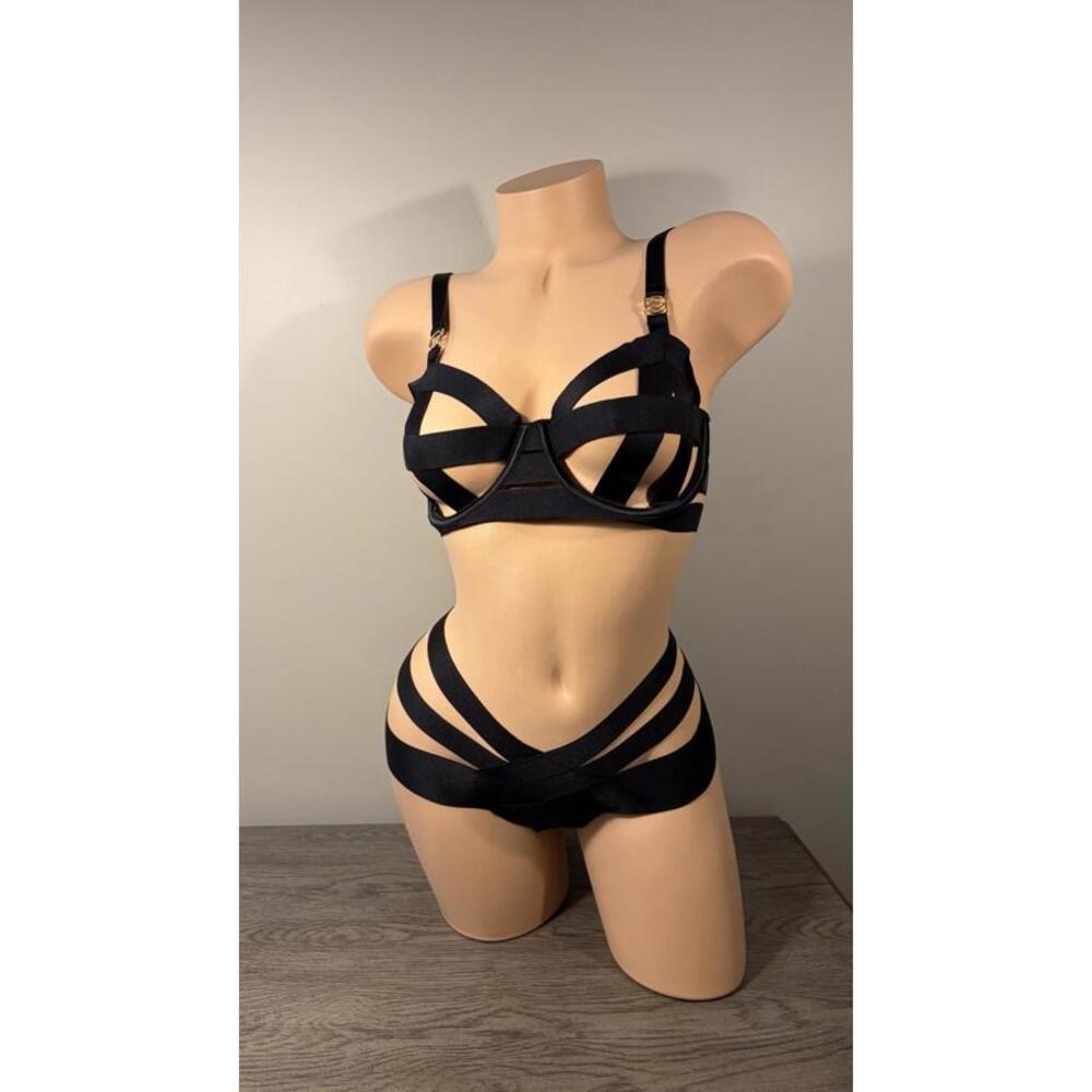 Victorias Secret Strappy Two Piece Bra And Panty Cheeky Set 32DD Black Very Sexy
